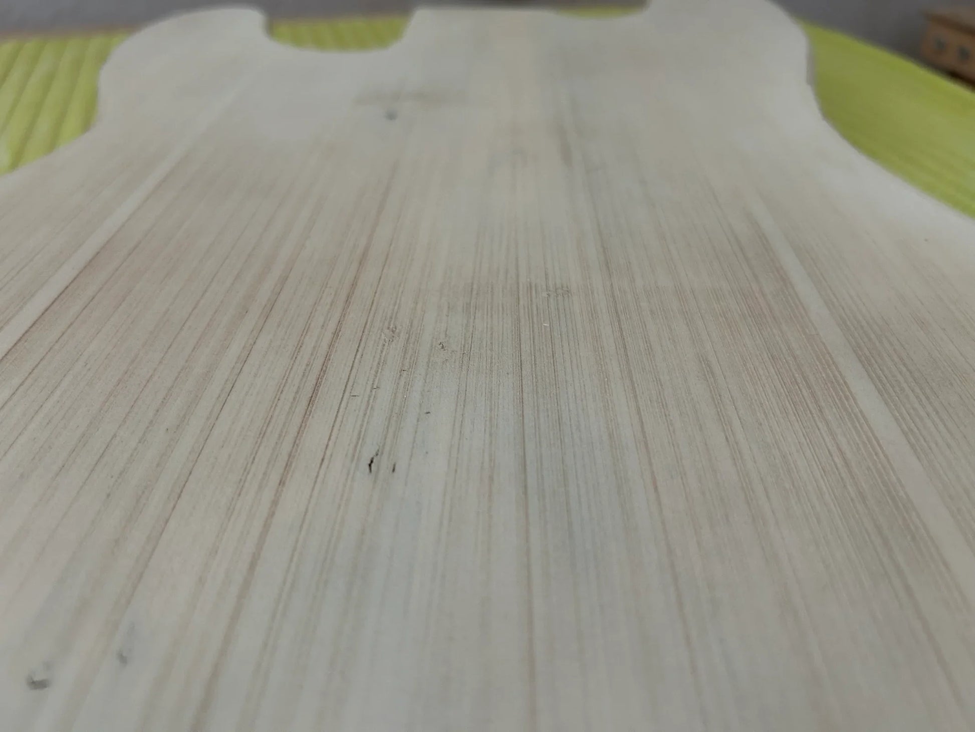 Relic PBass Slab Style Body White Blonde Nitro Finish 335545 Relic Detail 5